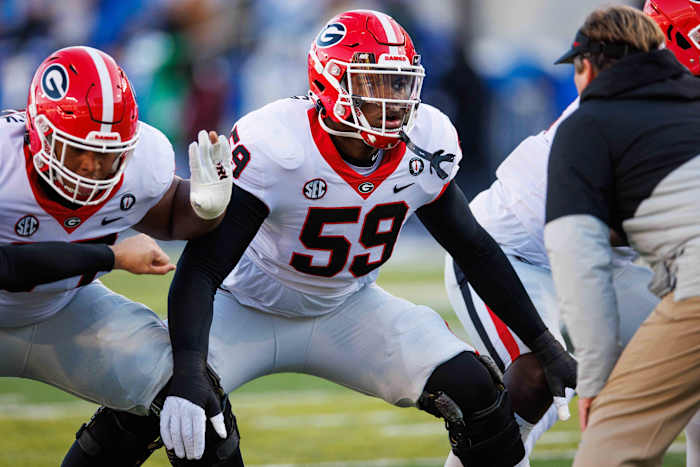 UGA left tackle Broderick Jones warms up pre-game